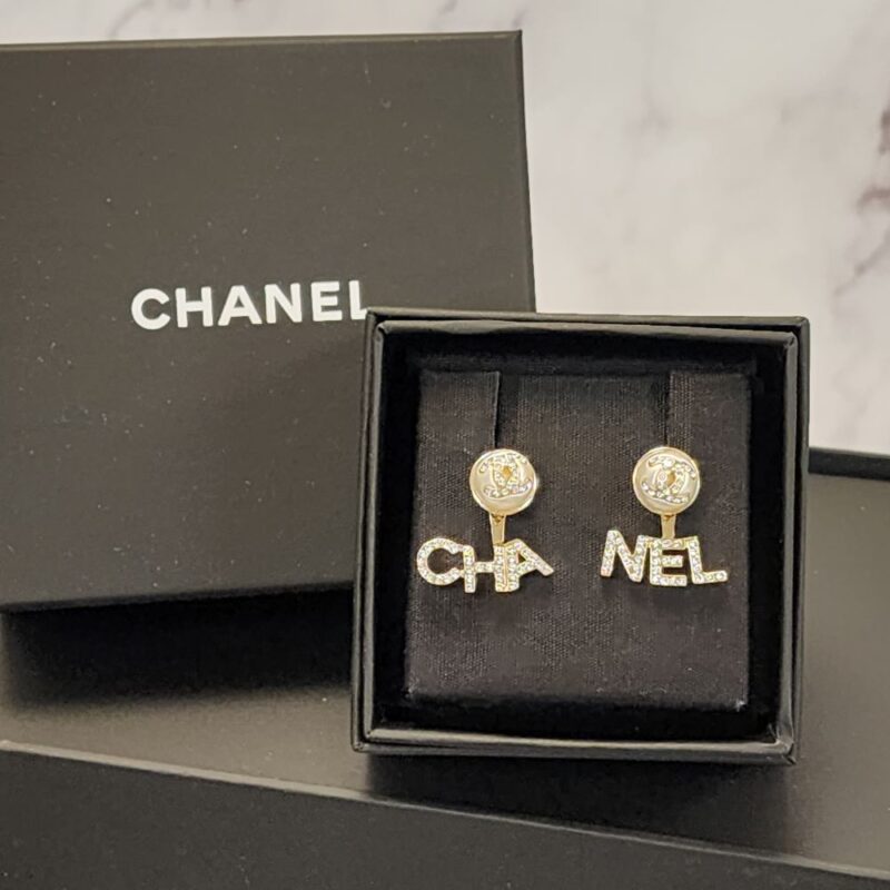 Chanel 不對稱字母耳環